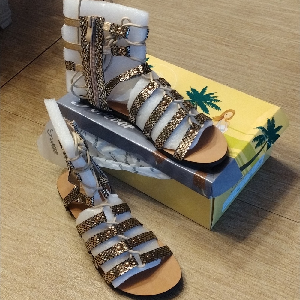 NWT Woman's sandals